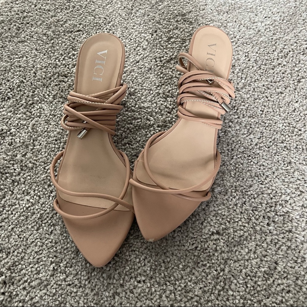 Vici kitten heel